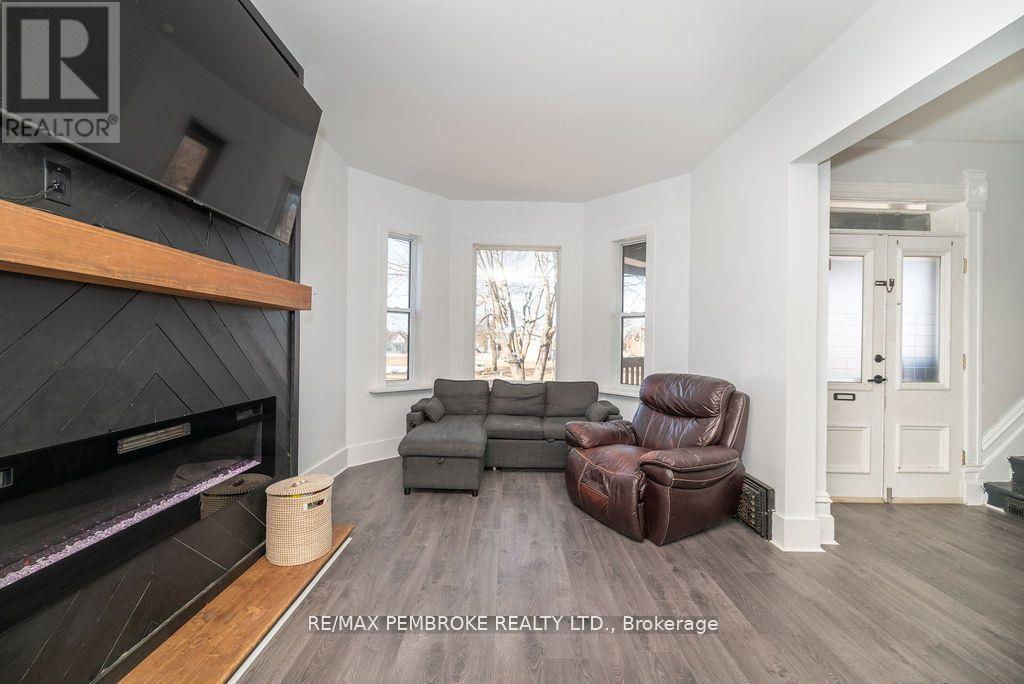 502 Mary Street, Pembroke, Ontario  K8A 5X1 - Photo 11 - X12372734