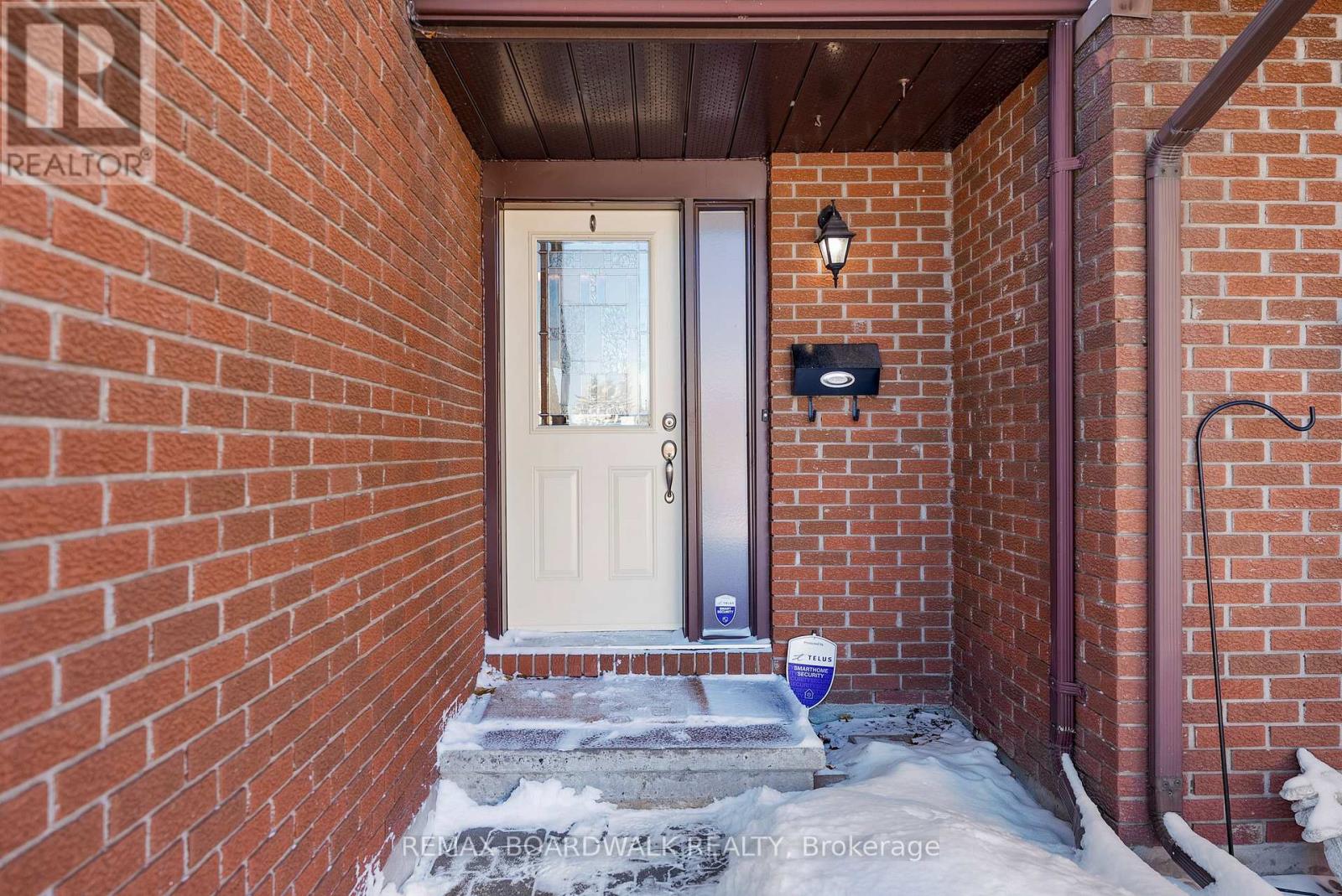 402 Sandhamn Private, Ottawa, Ontario  K1T 2Y9 - Photo 2 - X12734642
