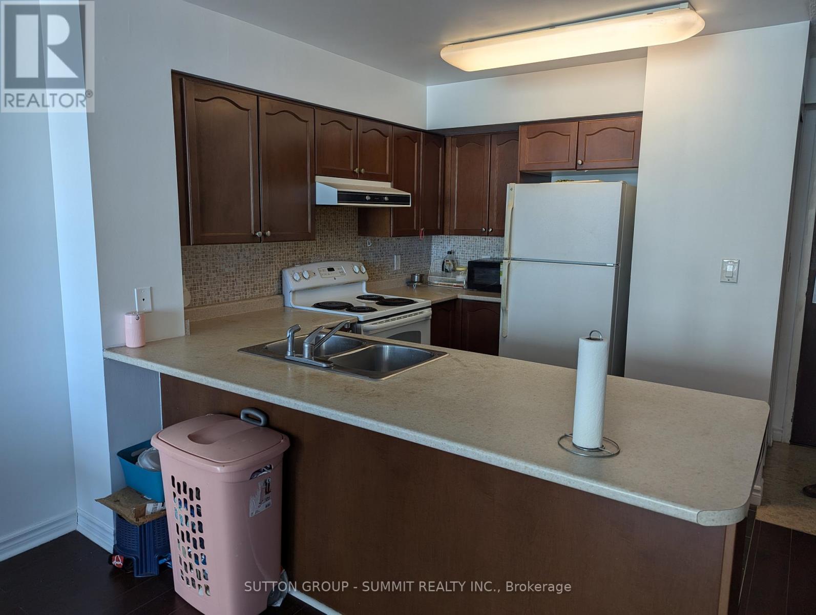 1616 - 335 Rathburn Road, Mississauga (City Centre), Ontario  L5B 0C8 - Photo 3 - W12747682