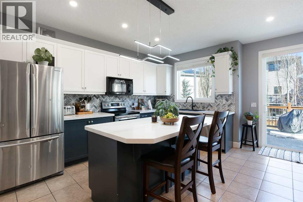 2016 Windsong Drive SW, Airdrie, Alberta  T4B 0P6 - Photo 2 - A2293326