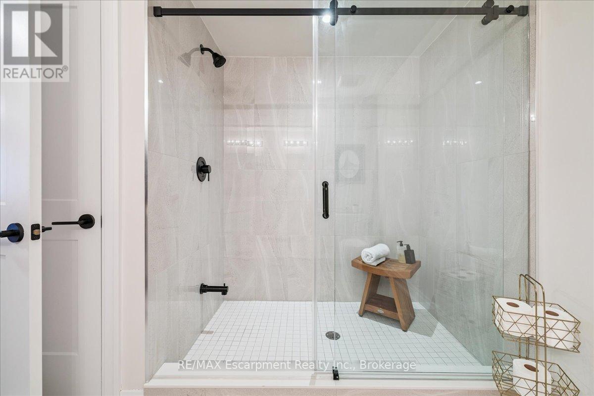 20 Granite Ridge Trail, Hamilton, Ontario  L8B 1Y4 - Photo 26 - X12906110