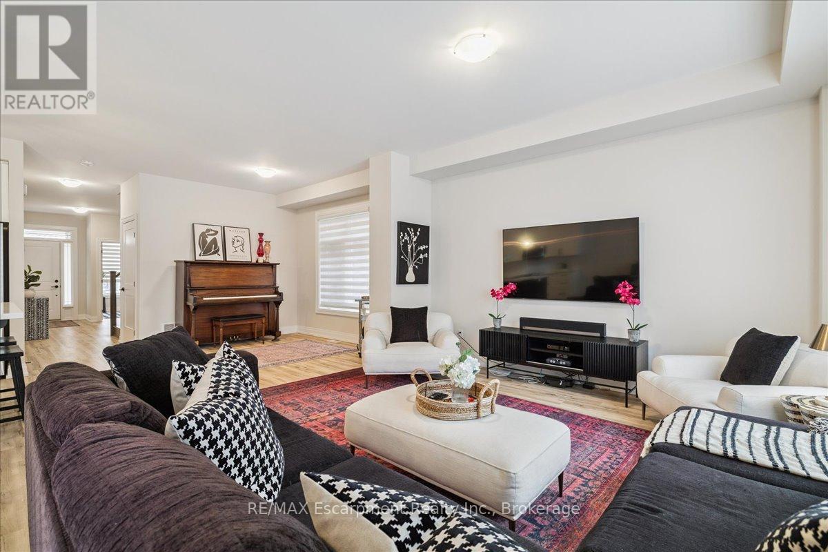 20 Granite Ridge Trail, Hamilton, Ontario  L8B 1Y4 - Photo 9 - X12906110