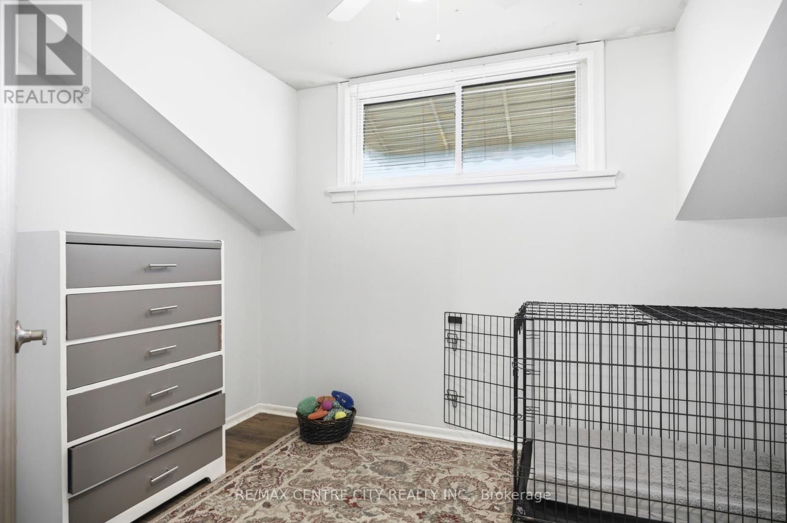 Photo 13 of 23 for 32 Coyne Street