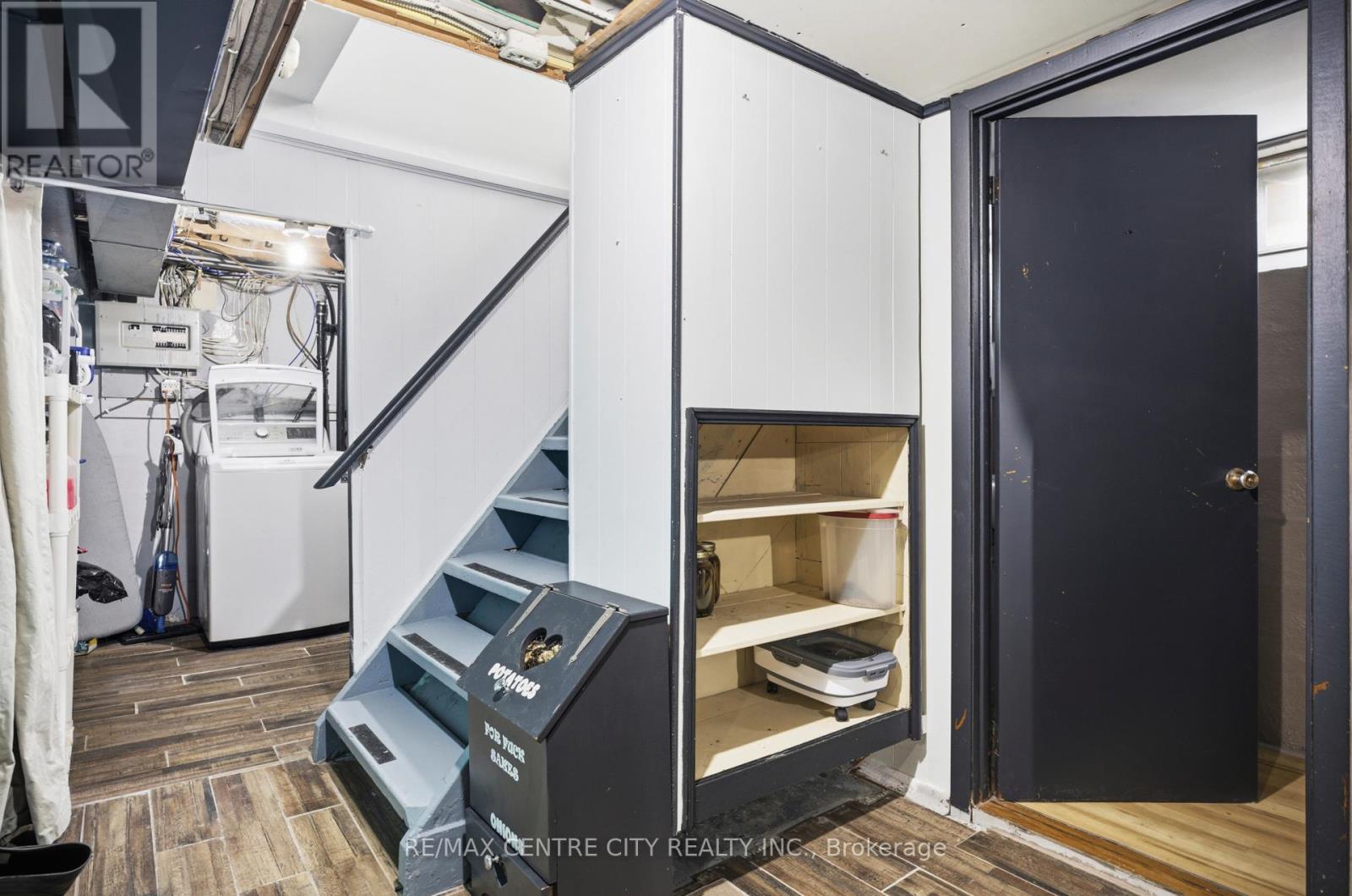 Photo 15 of 23 for 32 Coyne Street