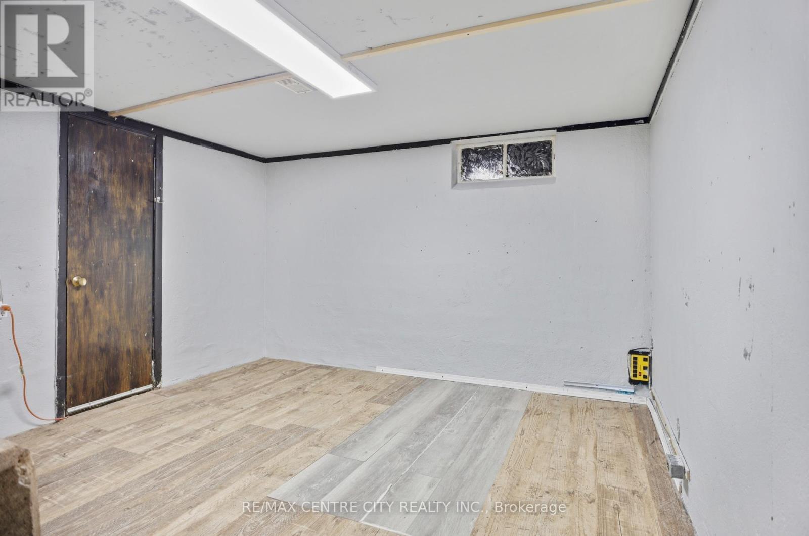 Photo 16 of 23 for 32 Coyne Street