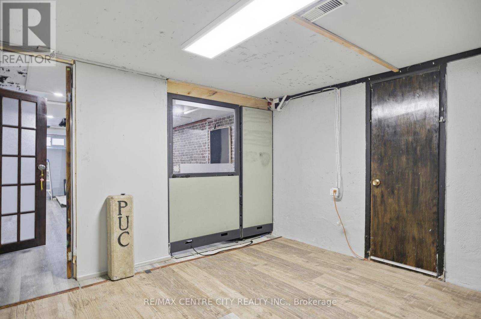 Photo 17 of 23 for 32 Coyne Street