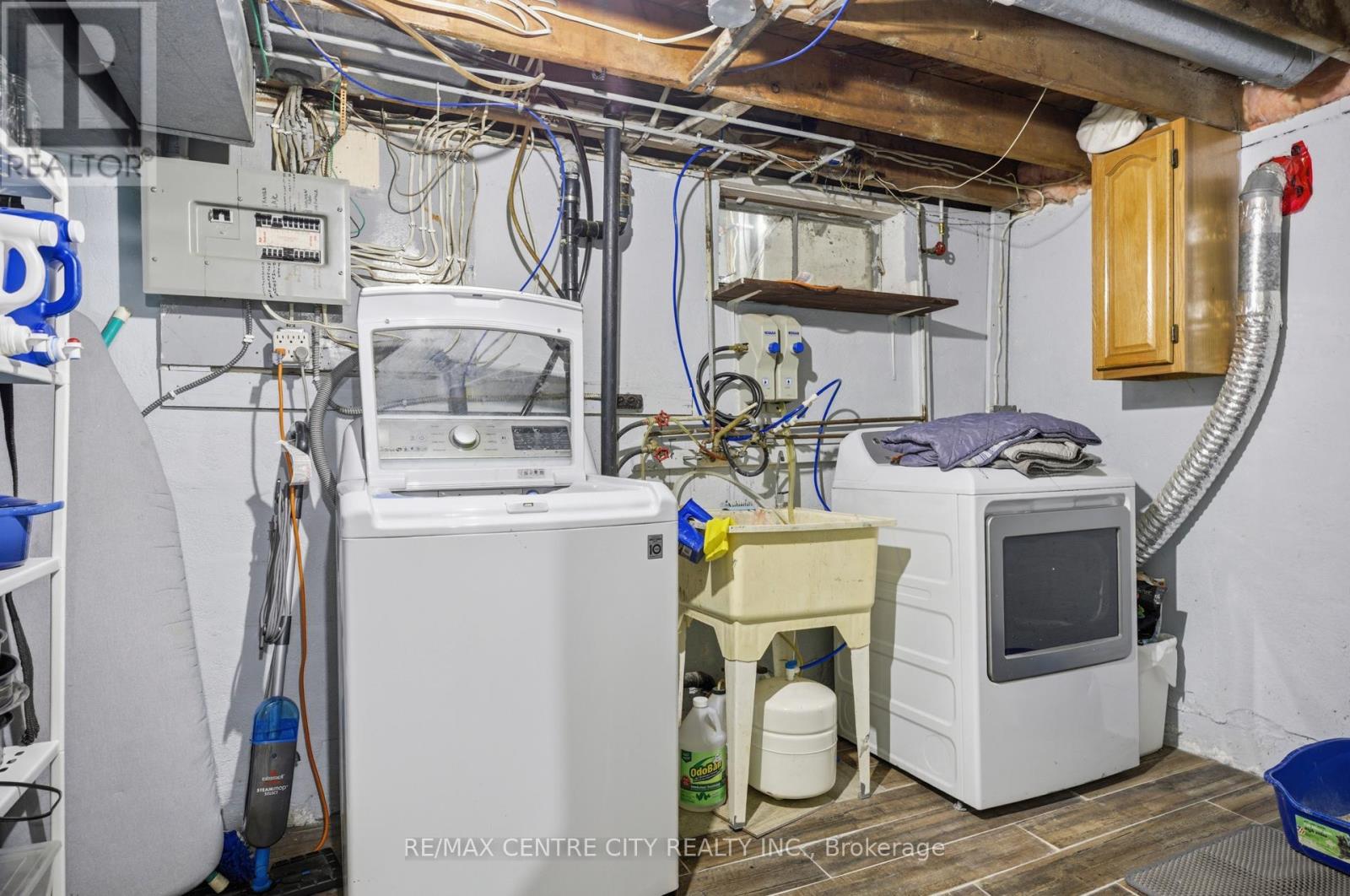 Photo 19 of 23 for 32 Coyne Street