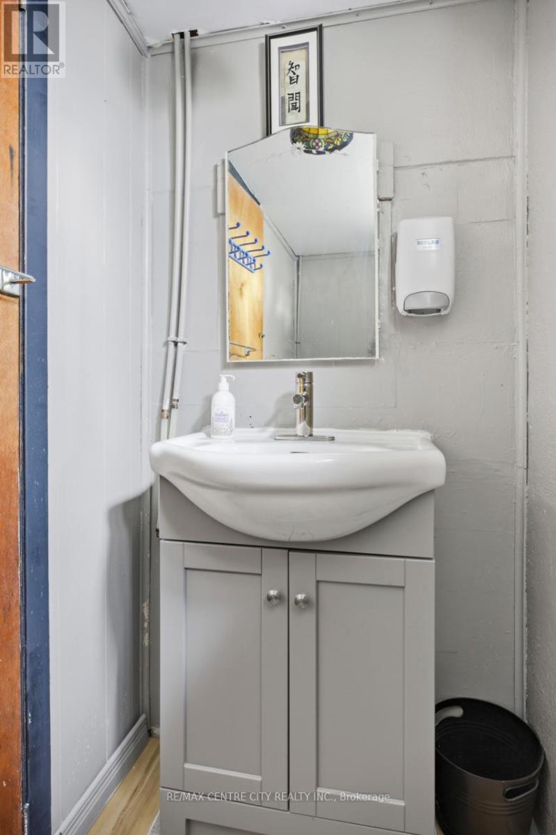 Photo 21 of 23 for 32 Coyne Street