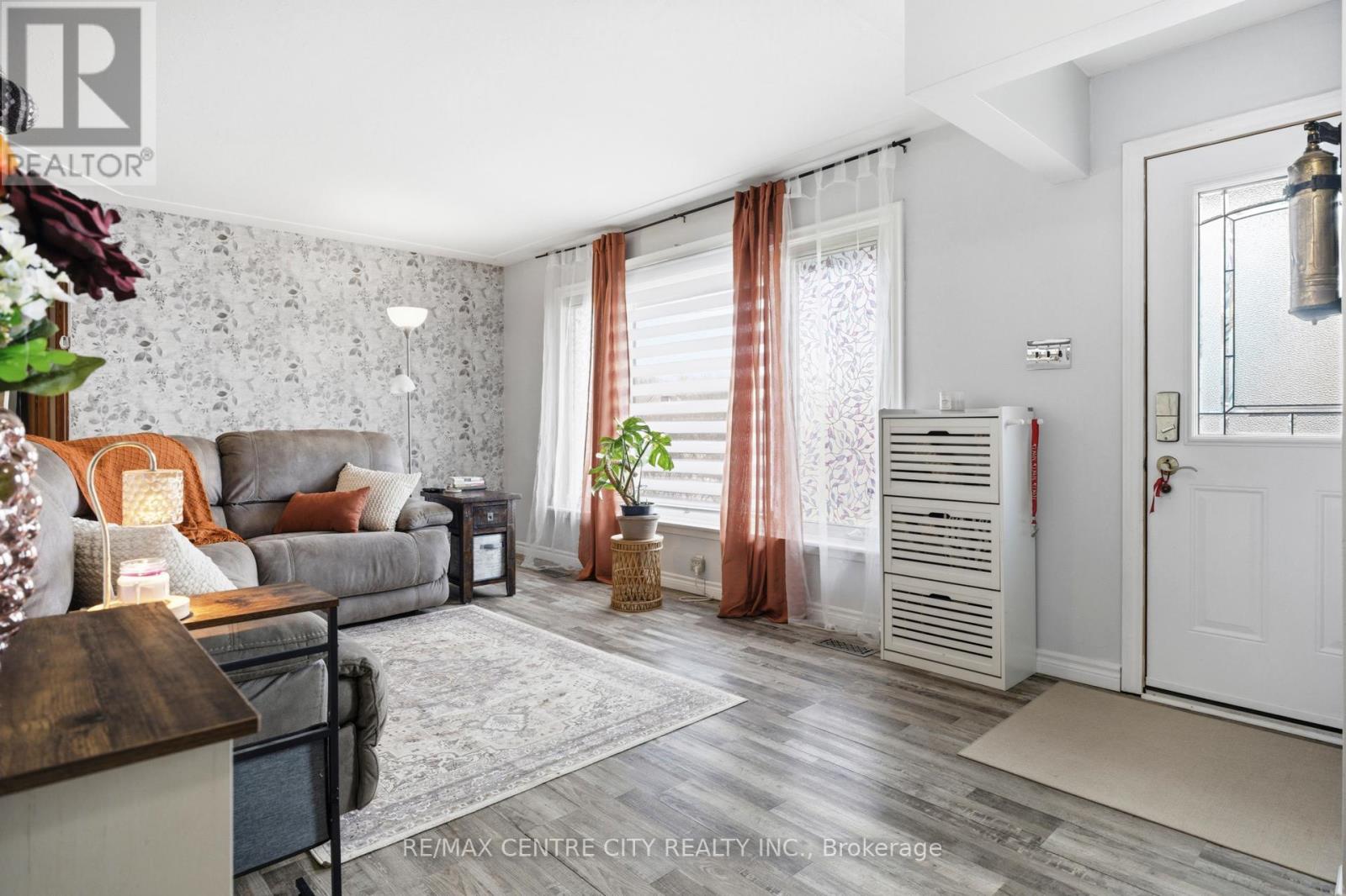 Photo 3 of 23 for 32 Coyne Street