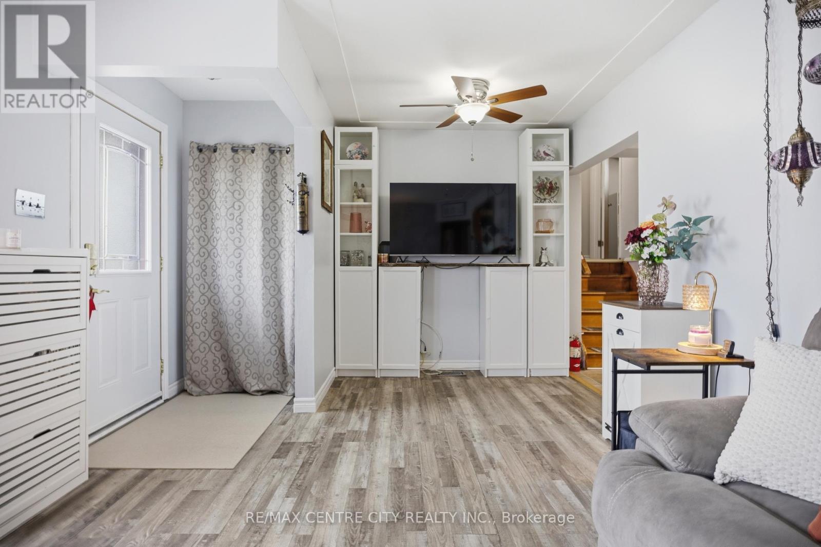 Photo 4 of 23 for 32 Coyne Street