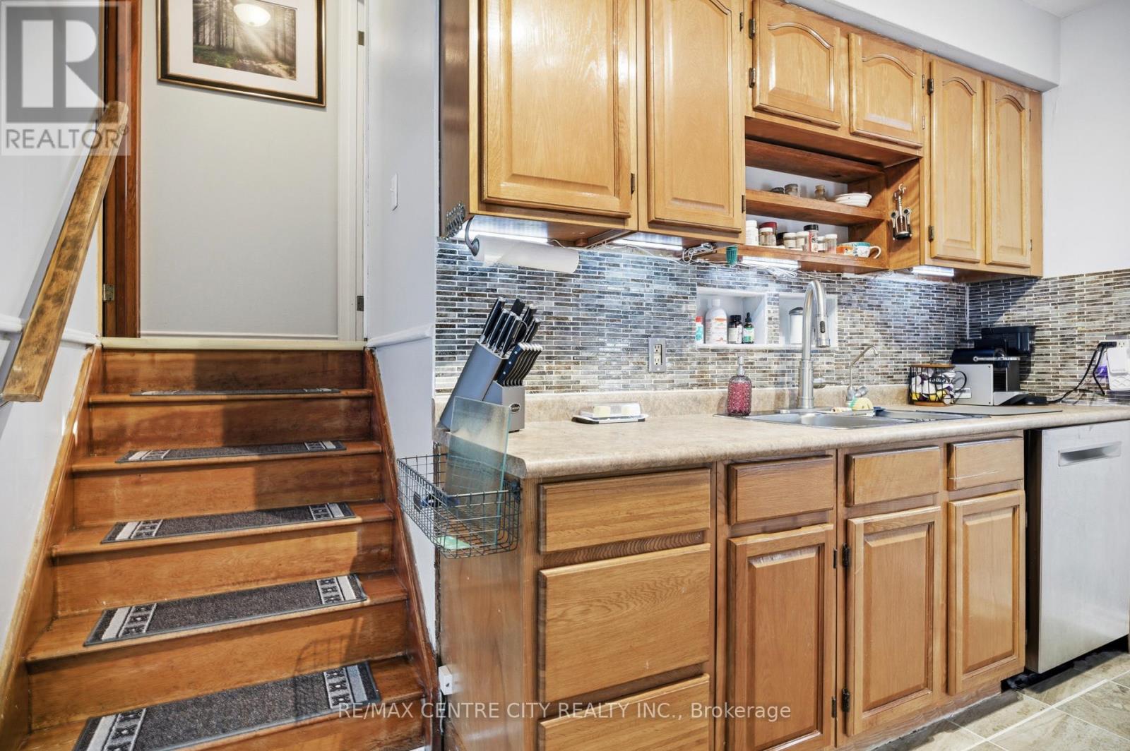 Photo 7 of 23 for 32 Coyne Street