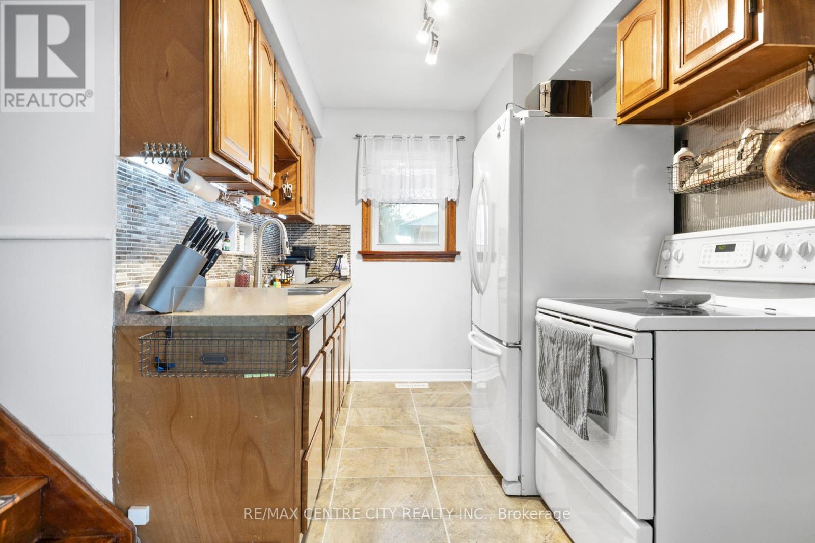 Photo 8 of 23 for 32 Coyne Street