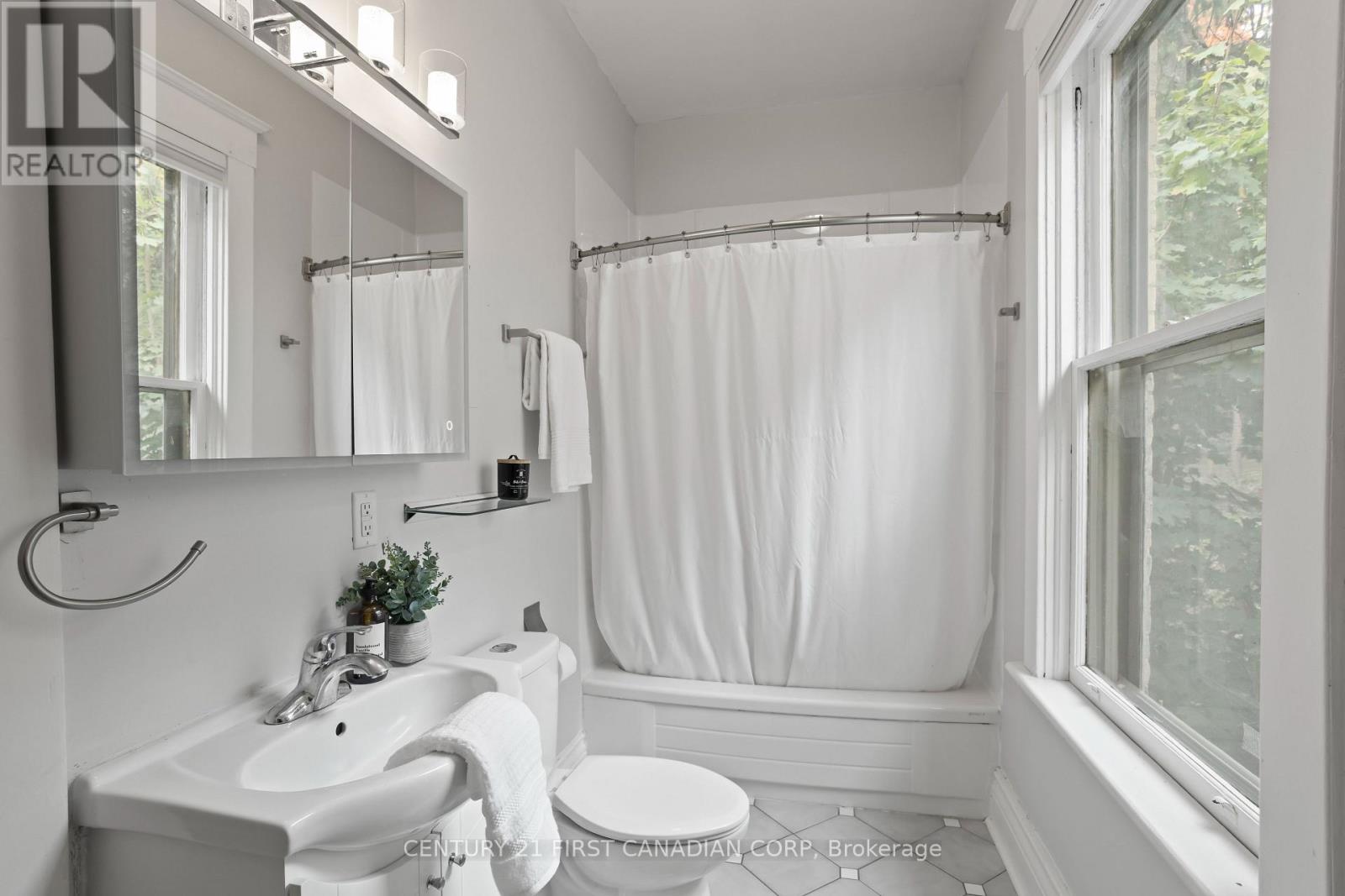 16 Woodward Avenue, London North, Ontario  N6H 2G7 - Photo 21 - X12909778