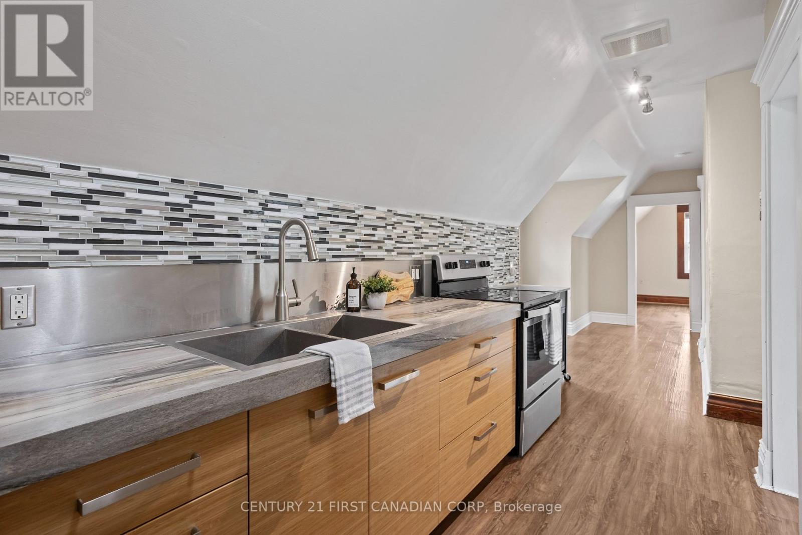 16 Woodward Avenue, London North, Ontario  N6H 2G7 - Photo 25 - X12909778