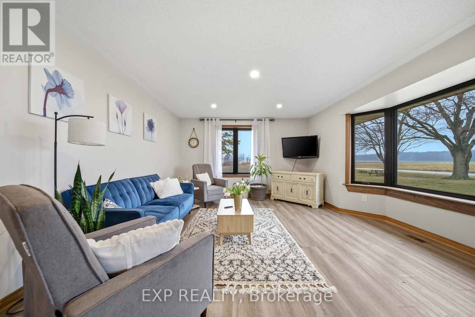 5864 Inadale Drive, Adelaide Metcalfe, Ontario  N7G 3H4 - Photo 10 - X12909792