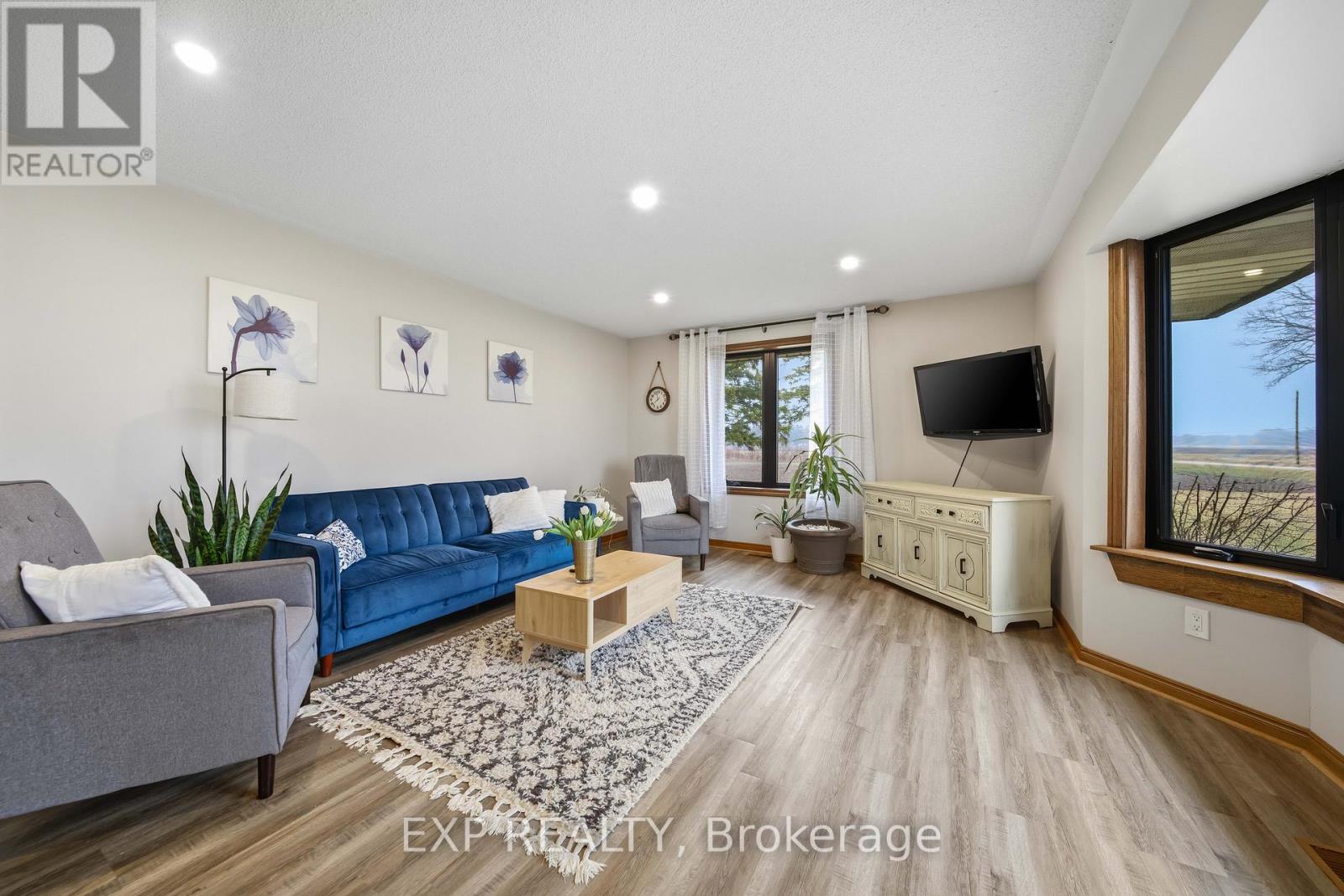 5864 Inadale Drive, Adelaide Metcalfe, Ontario  N7G 3H4 - Photo 11 - X12909792