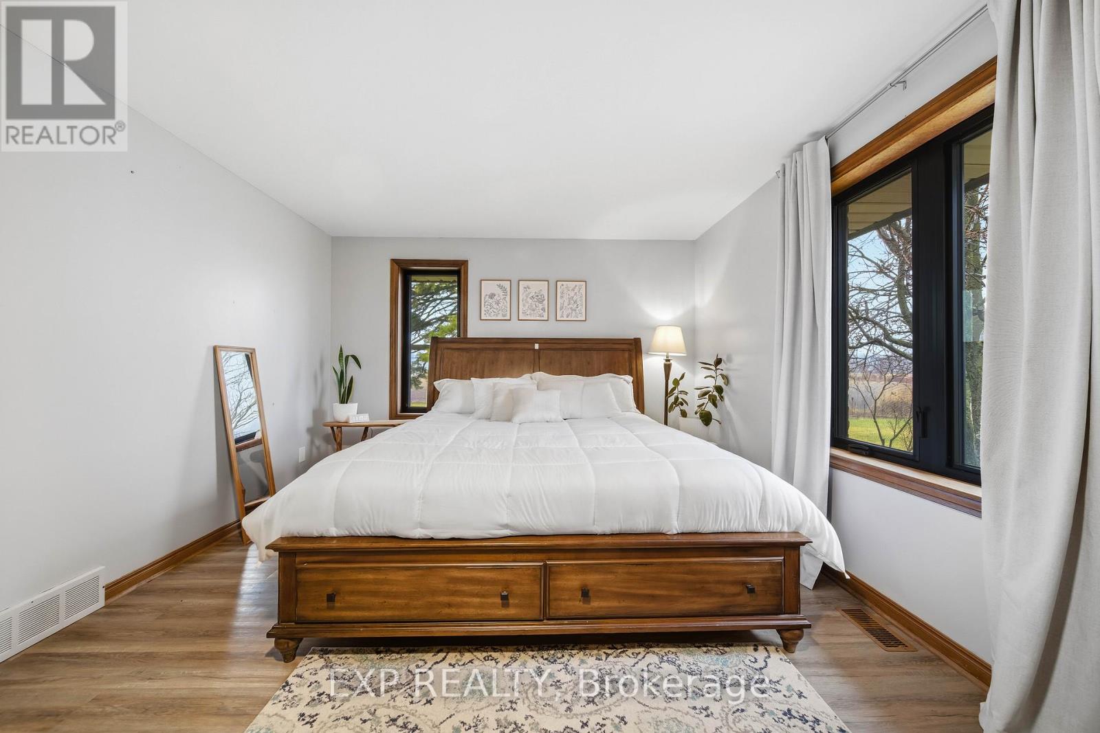 5864 Inadale Drive, Adelaide Metcalfe, Ontario  N7G 3H4 - Photo 13 - X12909792