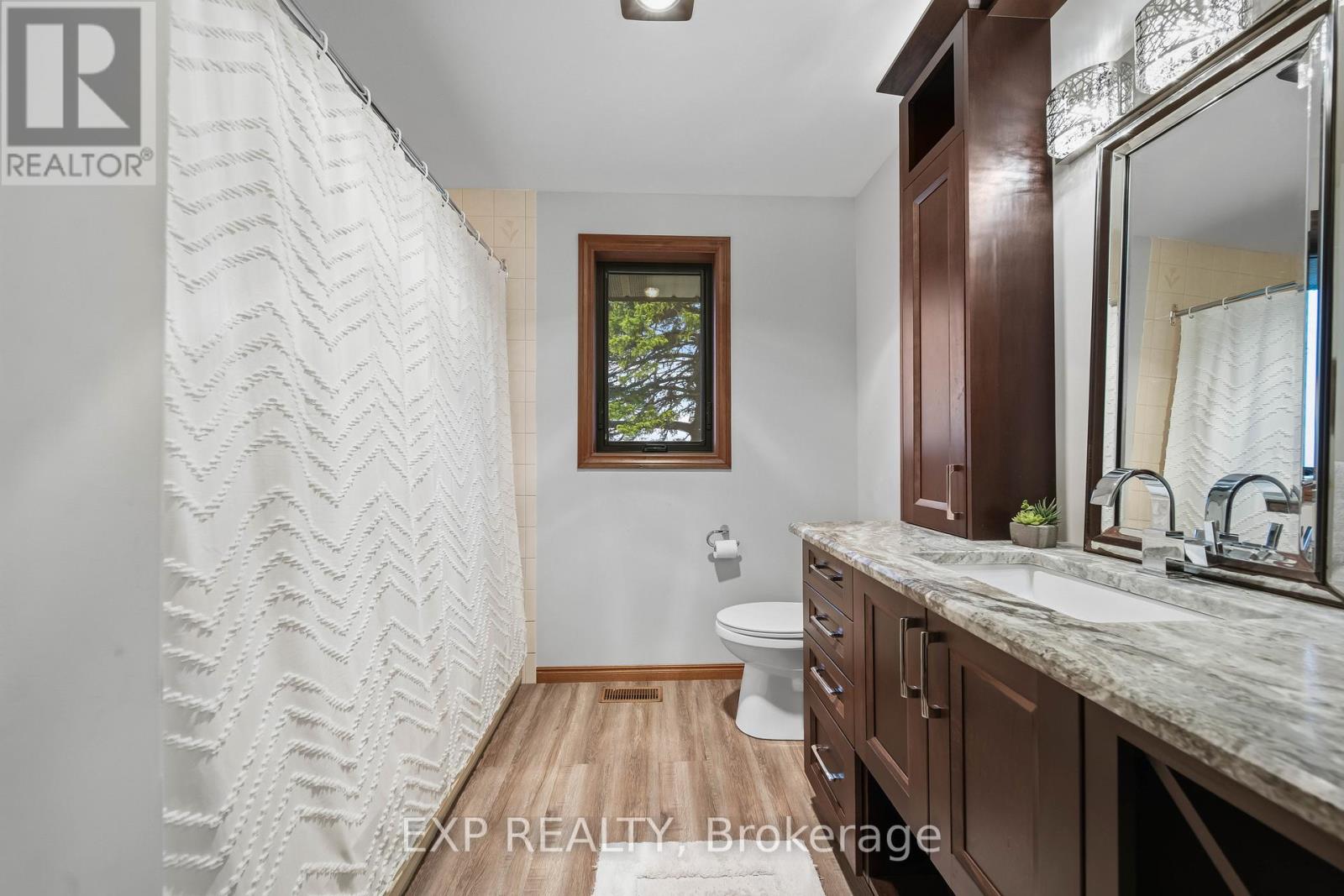 5864 Inadale Drive, Adelaide Metcalfe, Ontario  N7G 3H4 - Photo 15 - X12909792