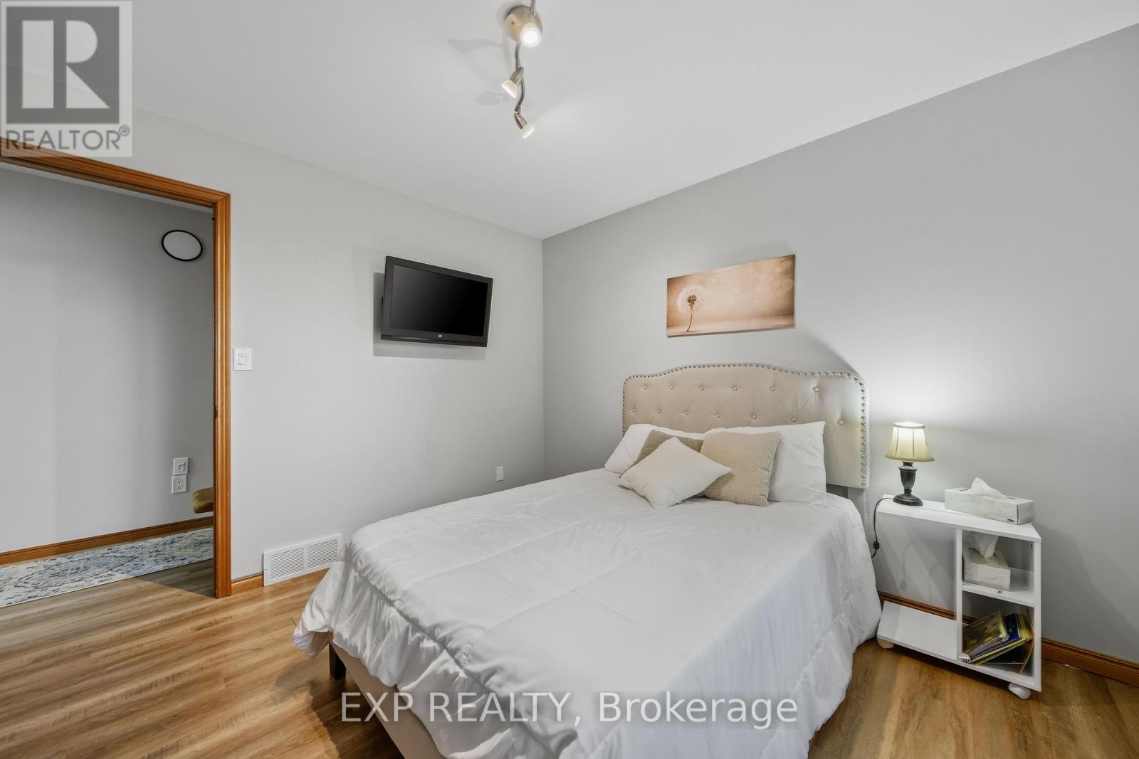 5864 Inadale Drive, Adelaide Metcalfe, Ontario  N7G 3H4 - Photo 17 - X12909792