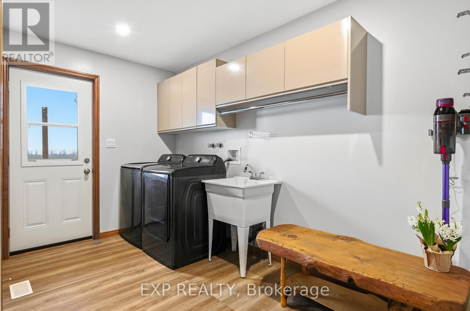 5864 Inadale Drive, Adelaide Metcalfe, Ontario  N7G 3H4 - Photo 19 - X12909792