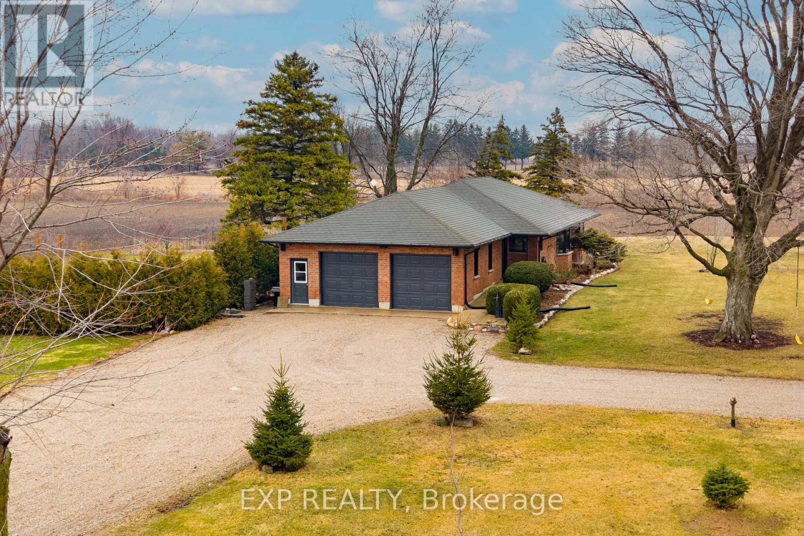 5864 Inadale Drive, Adelaide Metcalfe, Ontario  N7G 3H4 - Photo 2 - X12909792