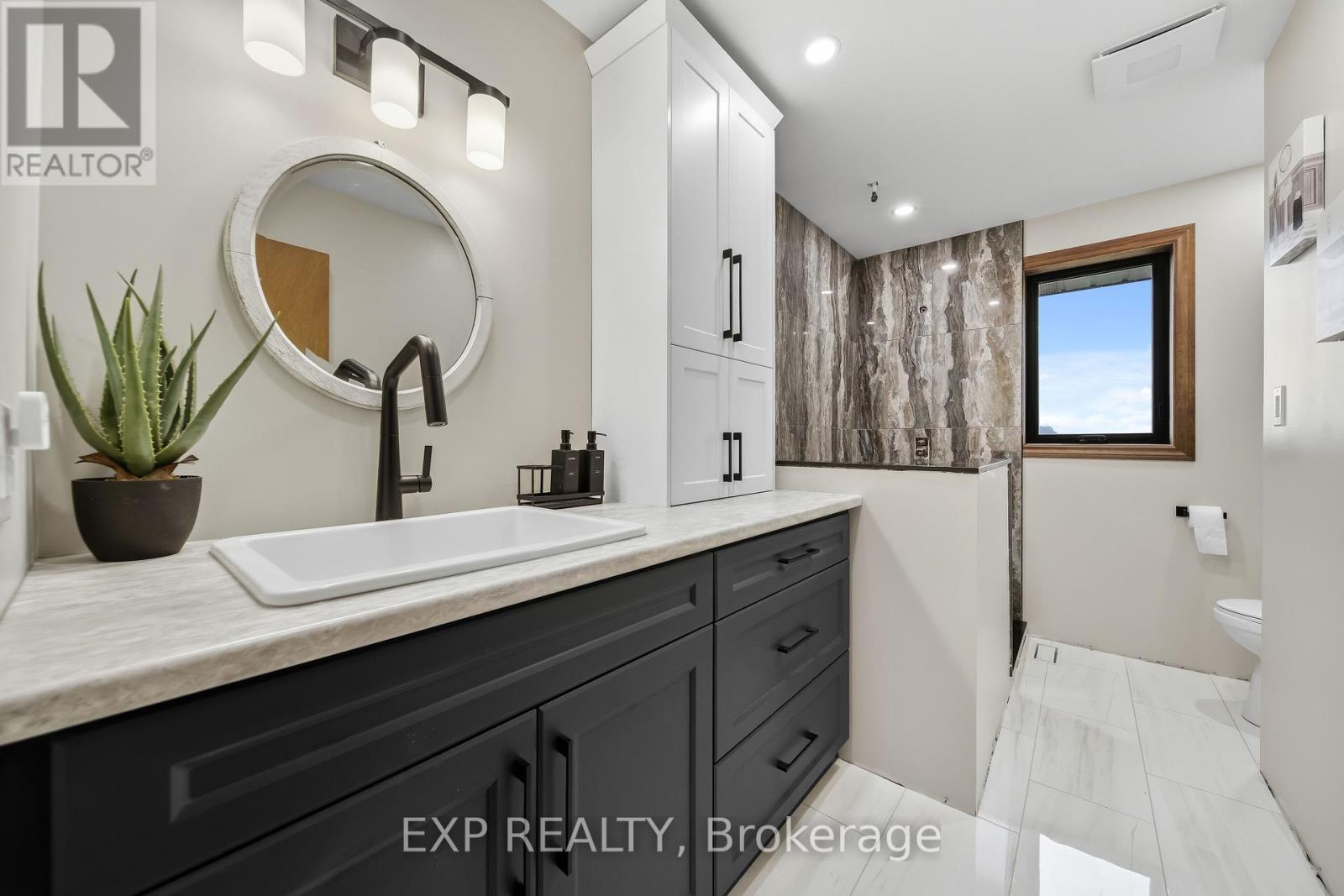 5864 Inadale Drive, Adelaide Metcalfe, Ontario  N7G 3H4 - Photo 20 - X12909792