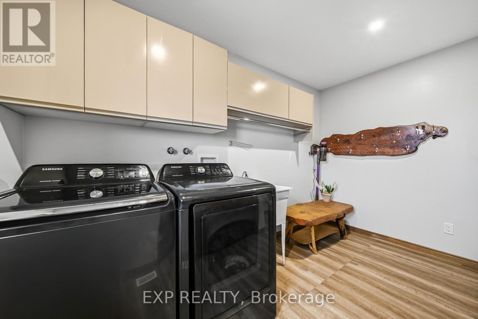 5864 Inadale Drive, Adelaide Metcalfe, Ontario  N7G 3H4 - Photo 24 - X12909792