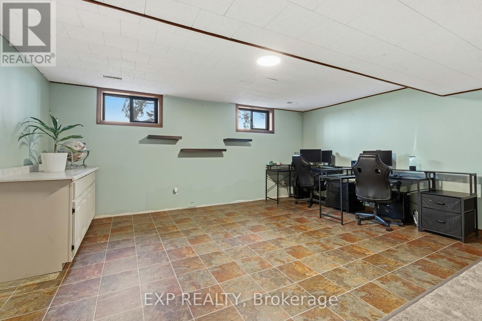 5864 Inadale Drive, Adelaide Metcalfe, Ontario  N7G 3H4 - Photo 27 - X12909792