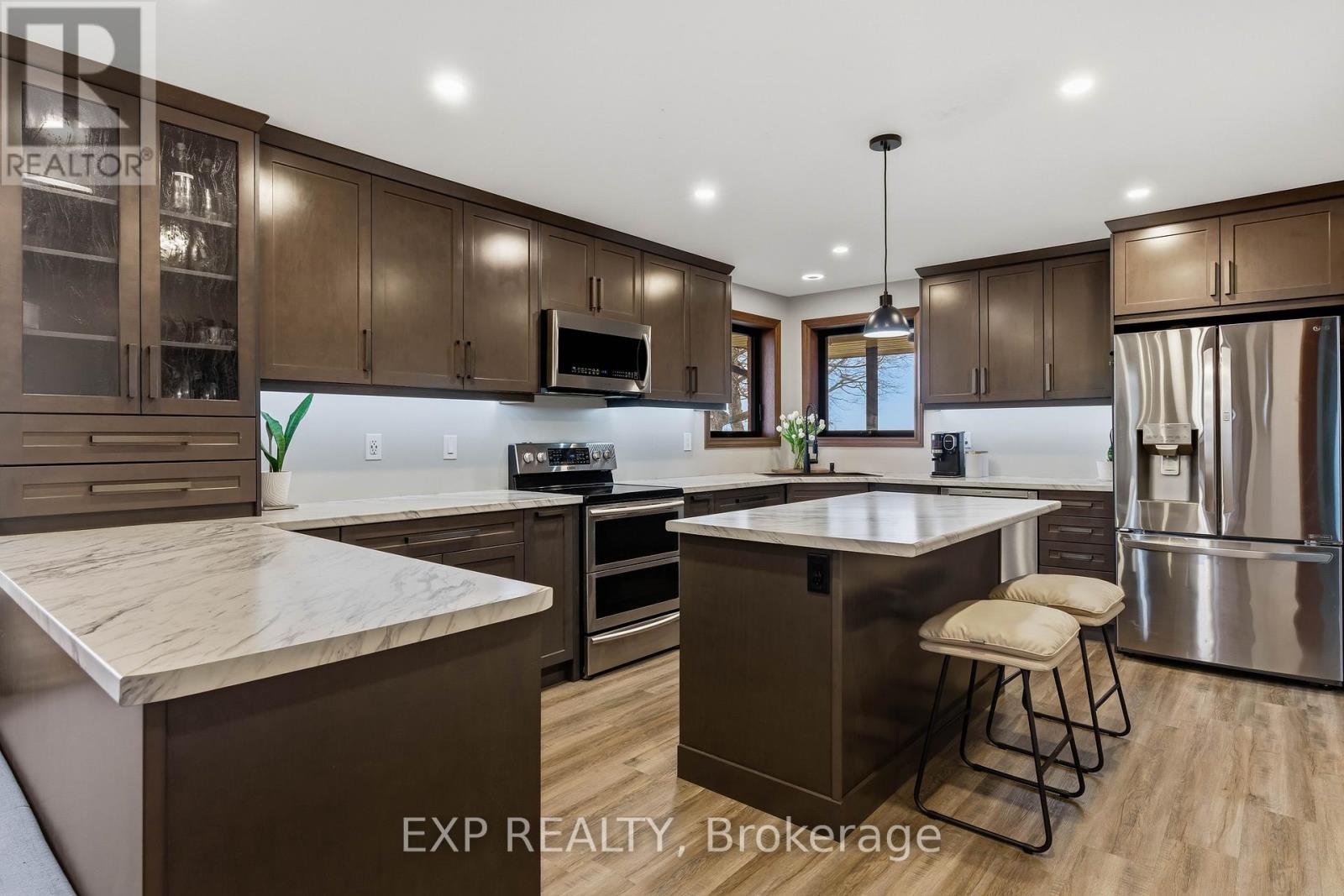 5864 Inadale Drive, Adelaide Metcalfe, Ontario  N7G 3H4 - Photo 3 - X12909792