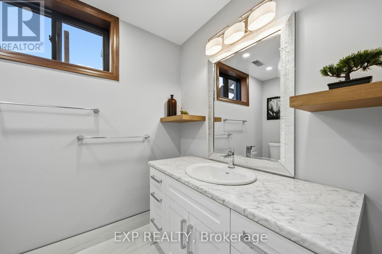 5864 Inadale Drive, Adelaide Metcalfe, Ontario  N7G 3H4 - Photo 33 - X12909792