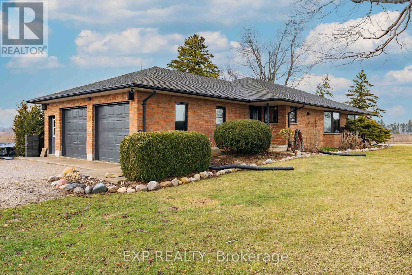 5864 Inadale Drive, Adelaide Metcalfe, Ontario  N7G 3H4 - Photo 36 - X12909792