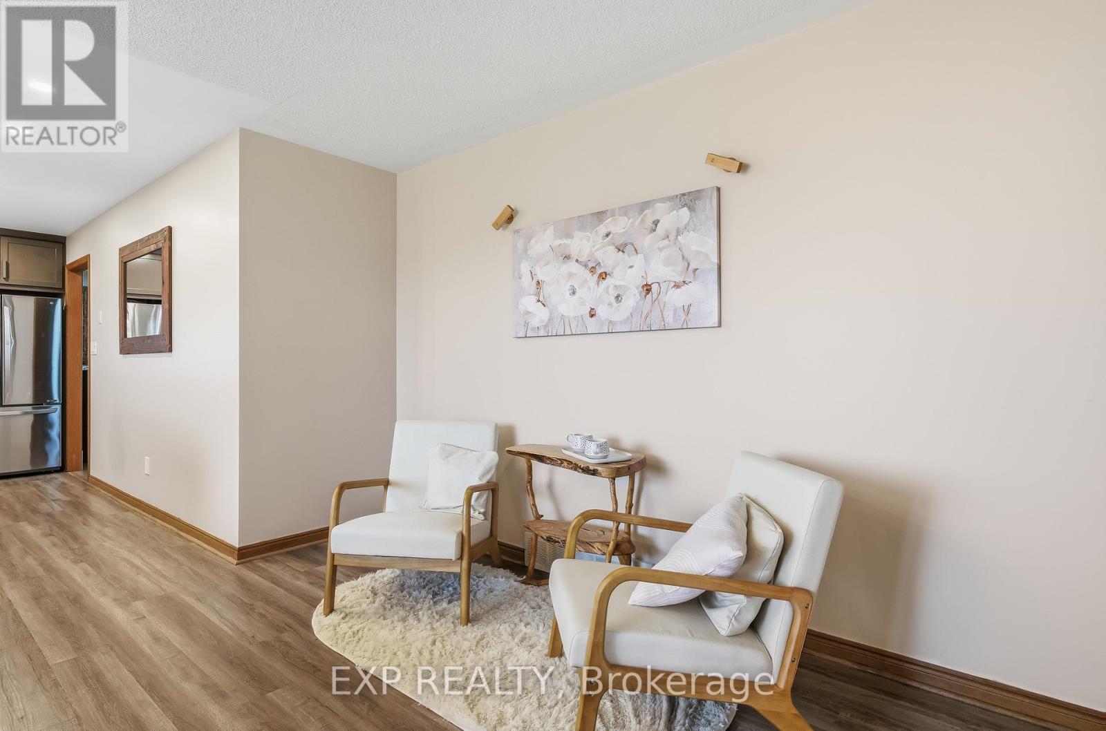 5864 Inadale Drive, Adelaide Metcalfe, Ontario  N7G 3H4 - Photo 8 - X12909792