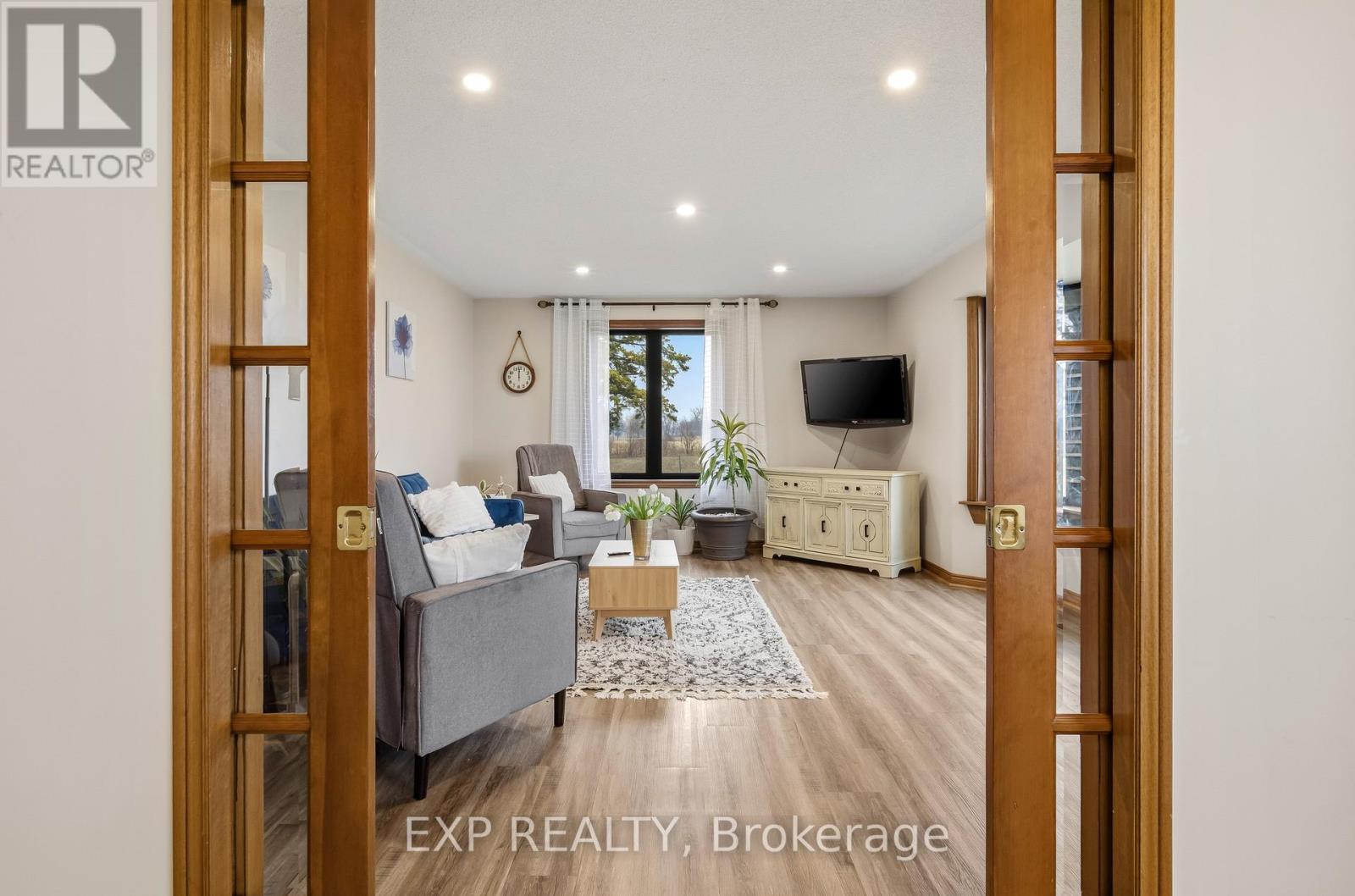 5864 Inadale Drive, Adelaide Metcalfe, Ontario  N7G 3H4 - Photo 9 - X12909792