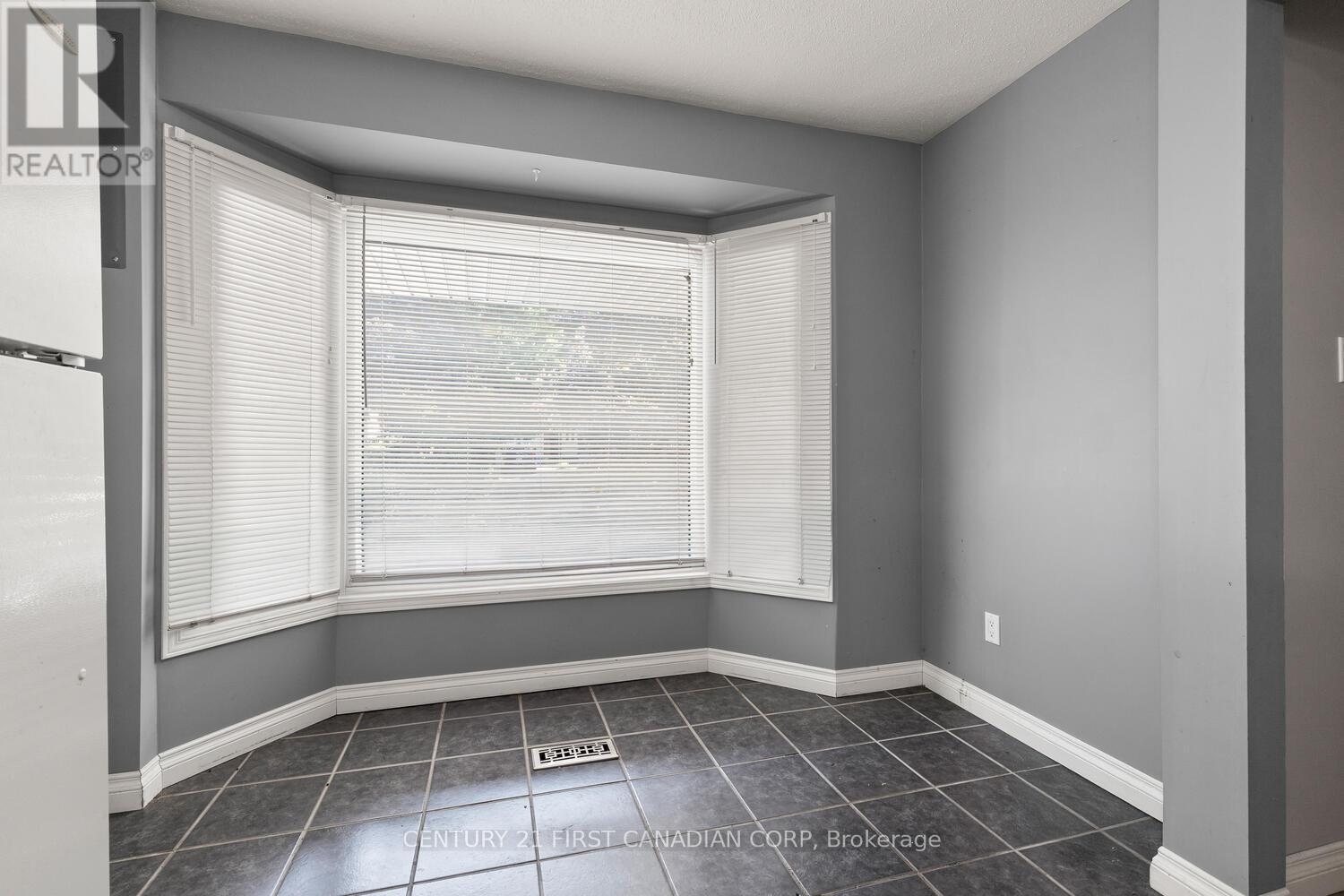 7 Rollscourt Gardens, London North, Ontario  N6G 1L9 - Photo 13 - X12909858