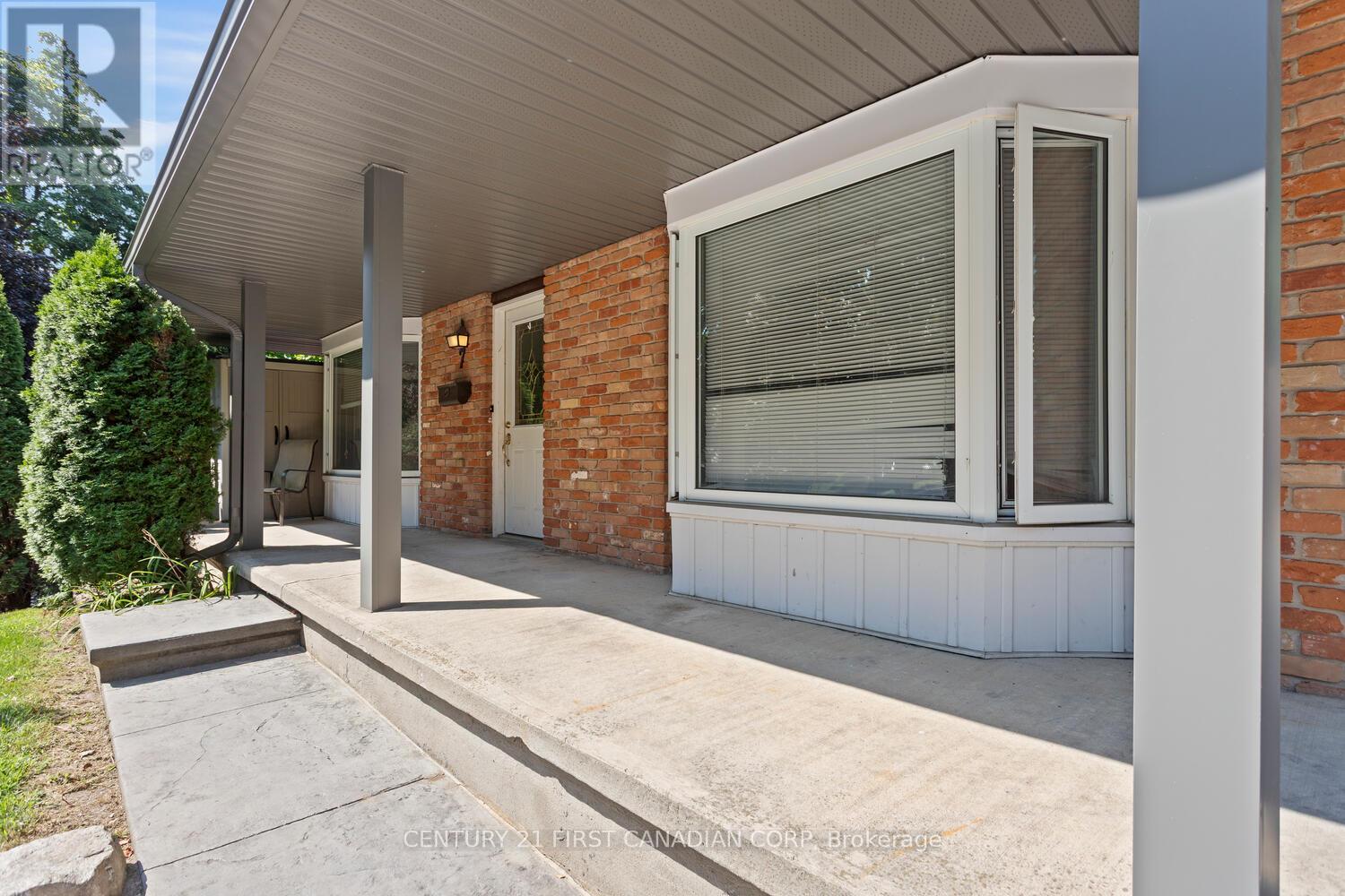 7 Rollscourt Gardens, London North, Ontario  N6G 1L9 - Photo 2 - X12909858