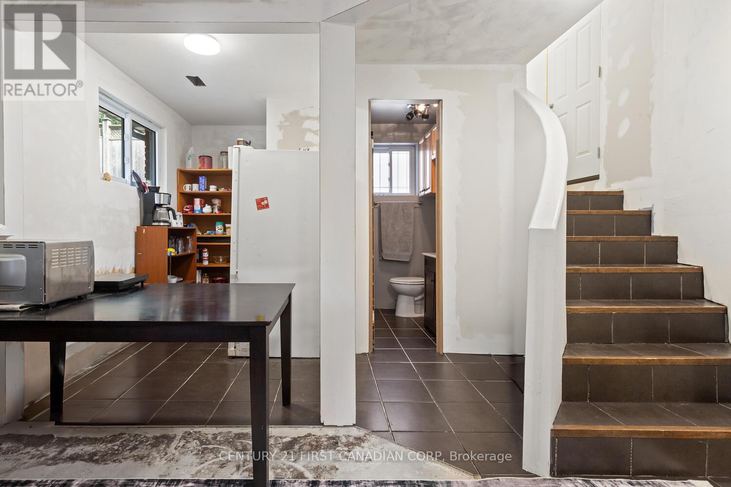 7 Rollscourt Gardens, London North, Ontario  N6G 1L9 - Photo 21 - X12909858