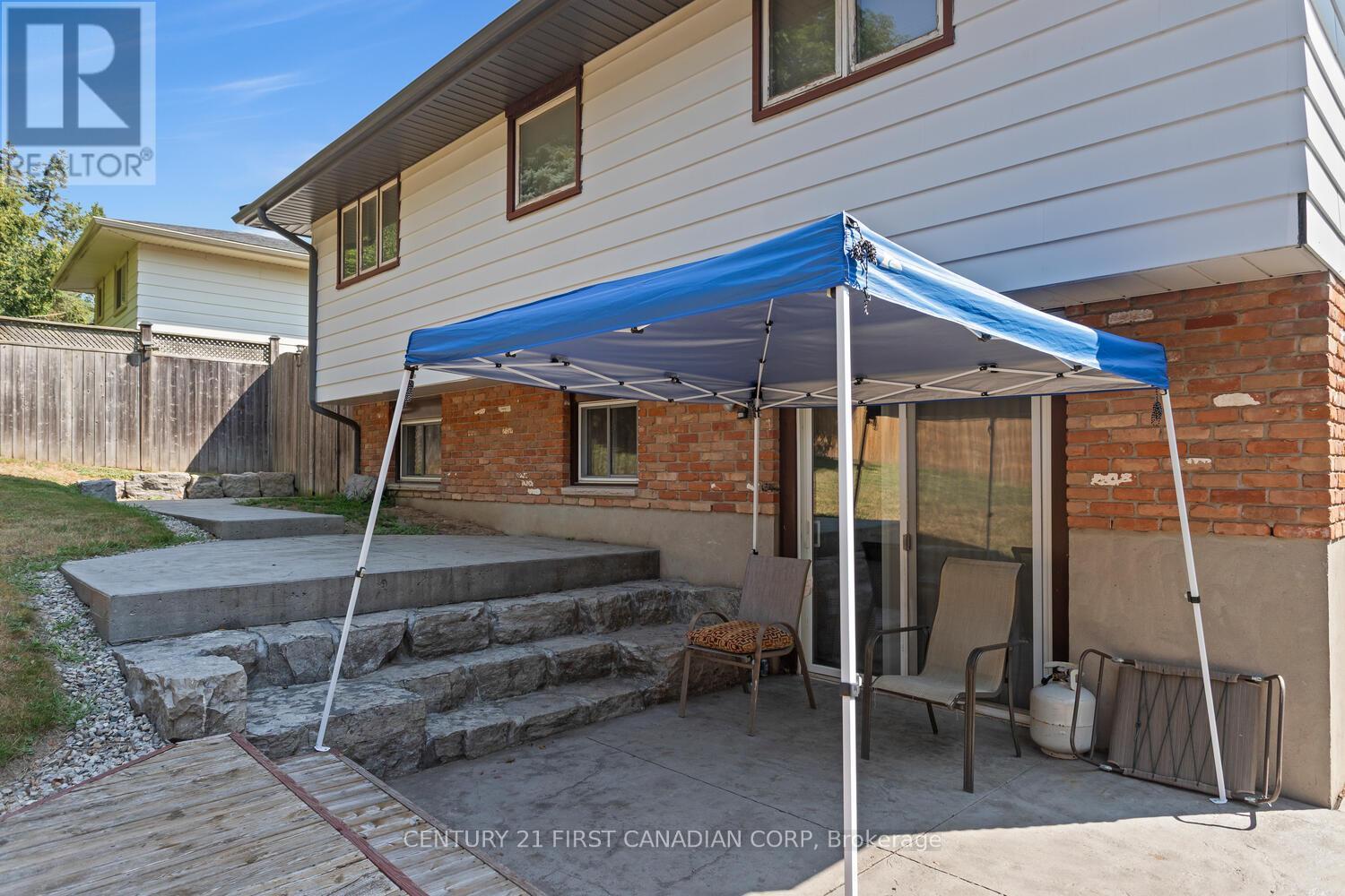 7 Rollscourt Gardens, London North, Ontario  N6G 1L9 - Photo 32 - X12909858