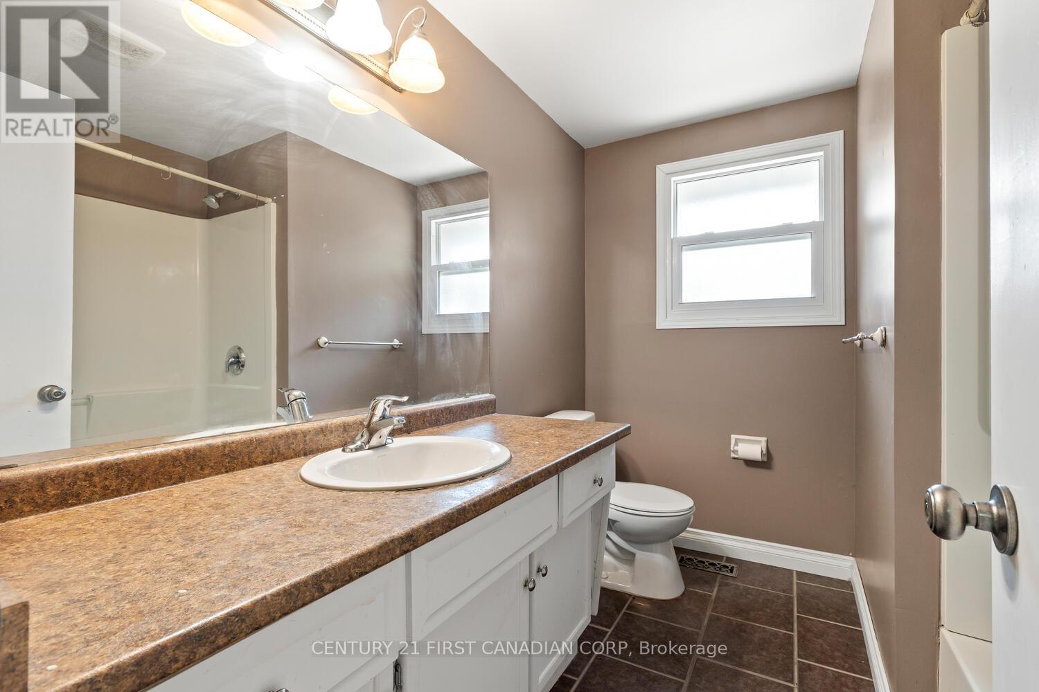 7 Rollscourt Gardens, London North, Ontario  N6G 1L9 - Photo 8 - X12909858