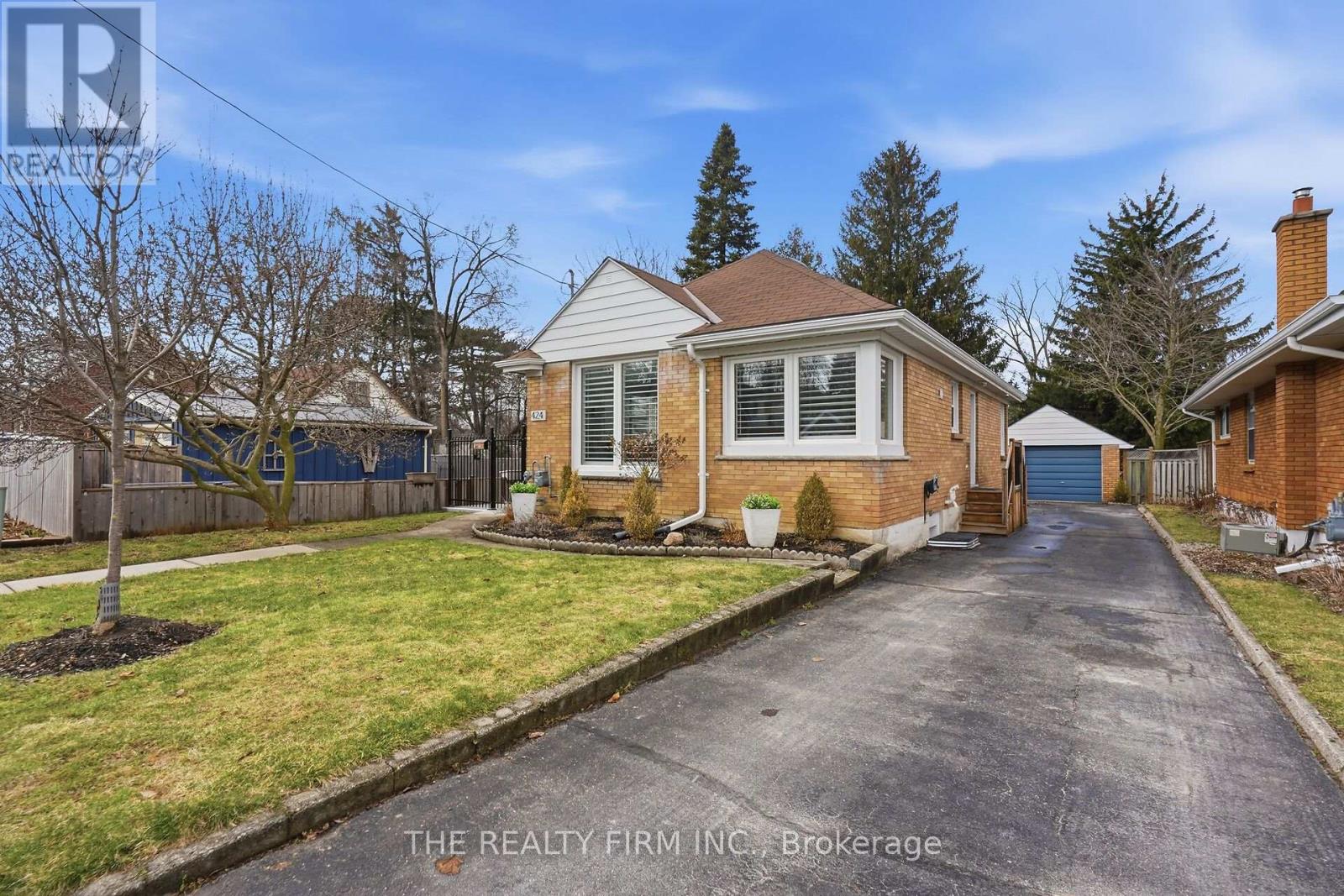 424 Hickson Avenue, London South, Ontario  N6C 2L5 - Photo 3 - X12909878