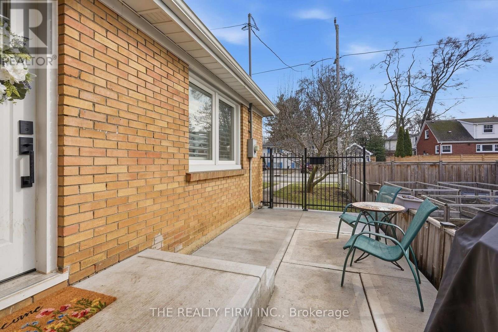 424 Hickson Avenue, London South, Ontario  N6C 2L5 - Photo 6 - X12909878