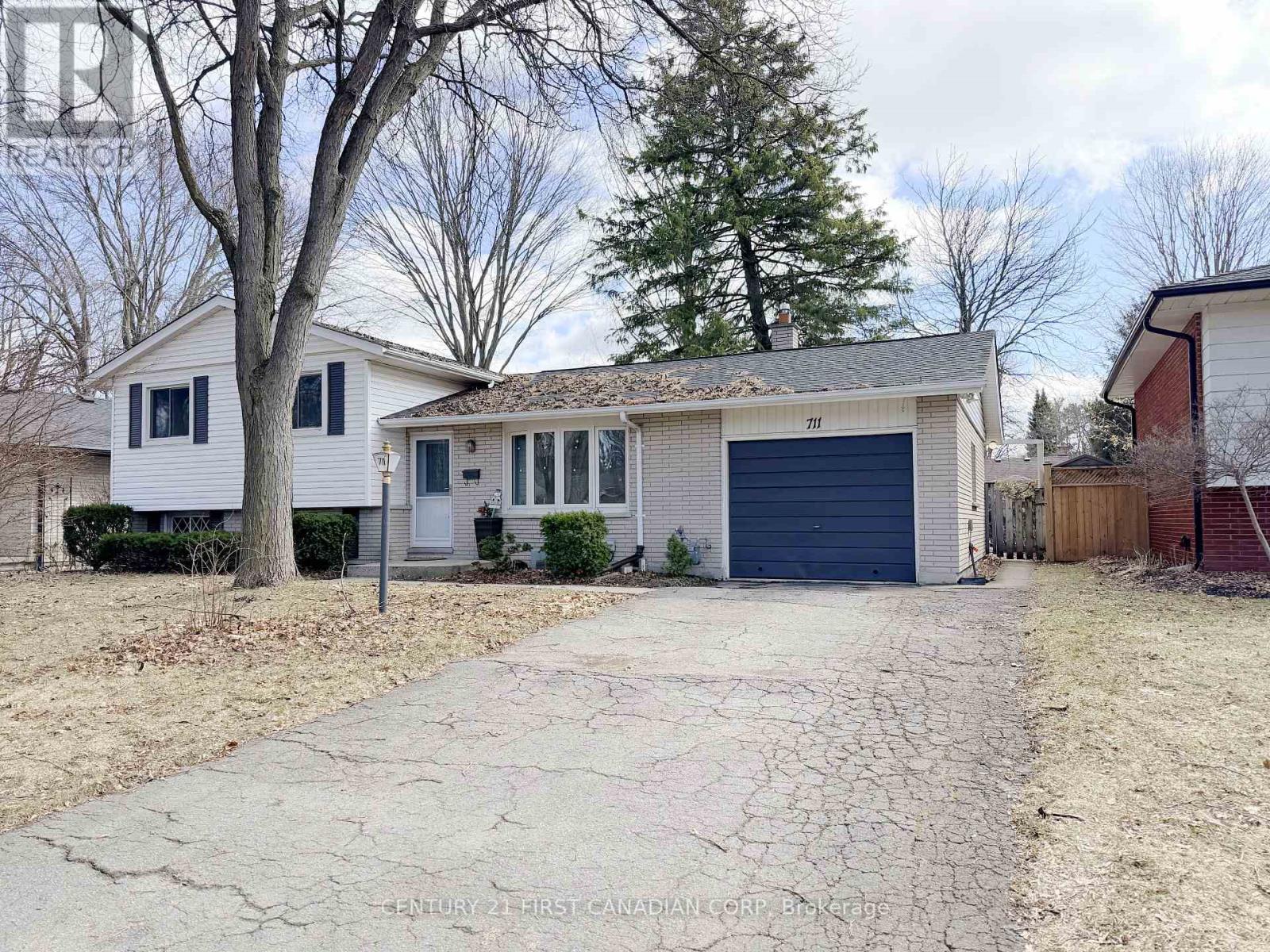 $1,990 MonthlyUpper - 711 Algoma Avenue, London North, Ontario