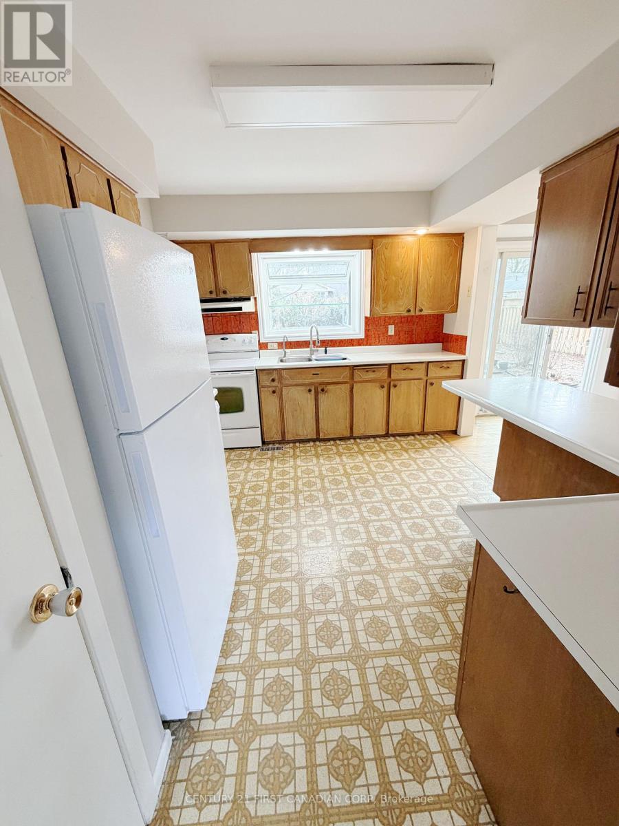 Upper - 711 Algoma Avenue, London North, Ontario  N5X 1W4 - Photo 10 - X12909902