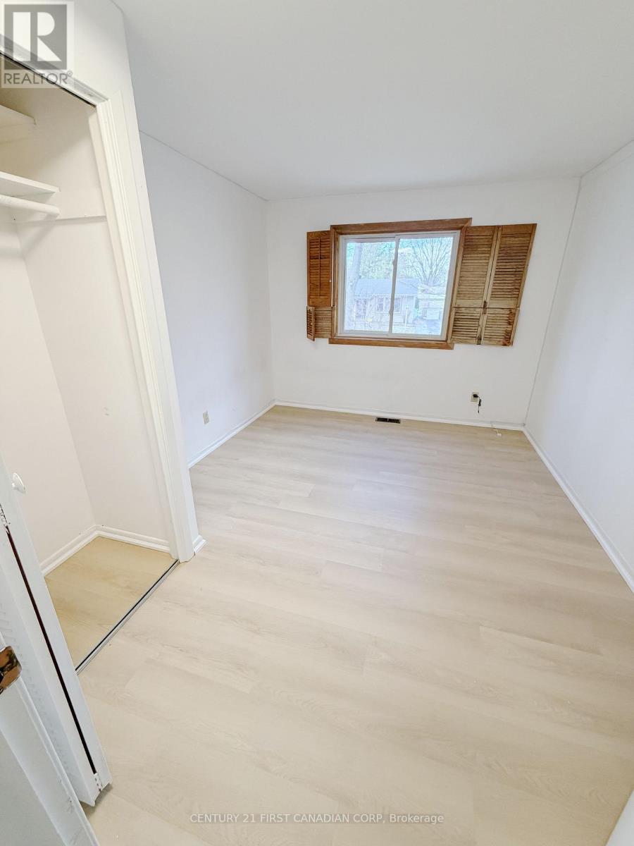 Upper - 711 Algoma Avenue, London North, Ontario  N5X 1W4 - Photo 13 - X12909902