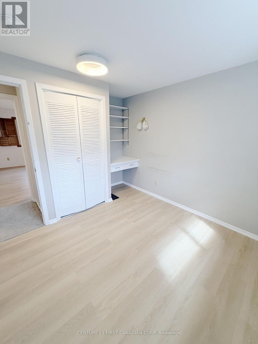 Upper - 711 Algoma Avenue, London North, Ontario  N5X 1W4 - Photo 17 - X12909902