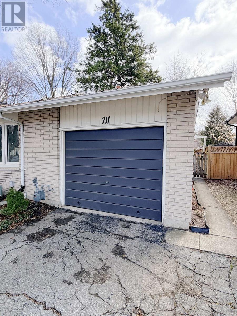 Upper - 711 Algoma Avenue, London North, Ontario  N5X 1W4 - Photo 18 - X12909902