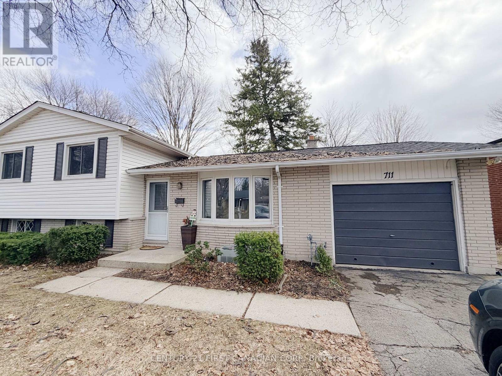 Upper - 711 Algoma Avenue, London North, Ontario  N5X 1W4 - Photo 2 - X12909902