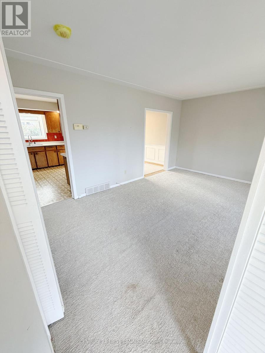 Upper - 711 Algoma Avenue, London North, Ontario  N5X 1W4 - Photo 3 - X12909902