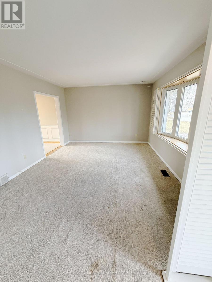 Upper - 711 Algoma Avenue, London North, Ontario  N5X 1W4 - Photo 4 - X12909902