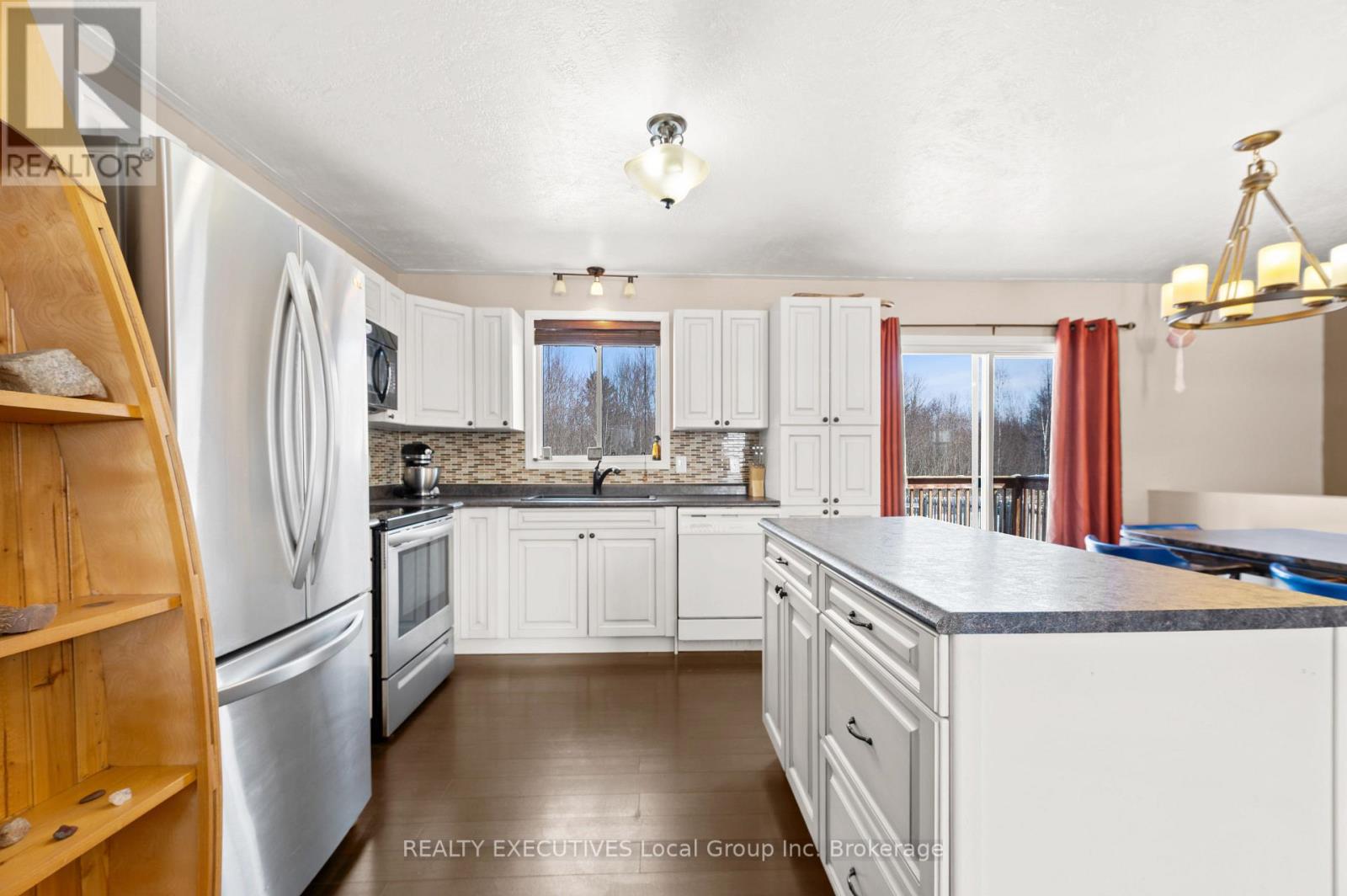 519 Demers Street, West Nipissing, Ontario  P2B 0A1 - Photo 5 - X12908860