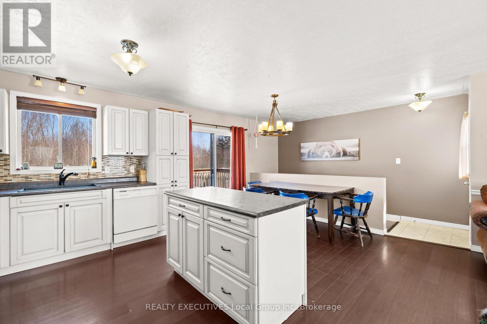 519 Demers Street, West Nipissing, Ontario  P2B 0A1 - Photo 7 - X12908860